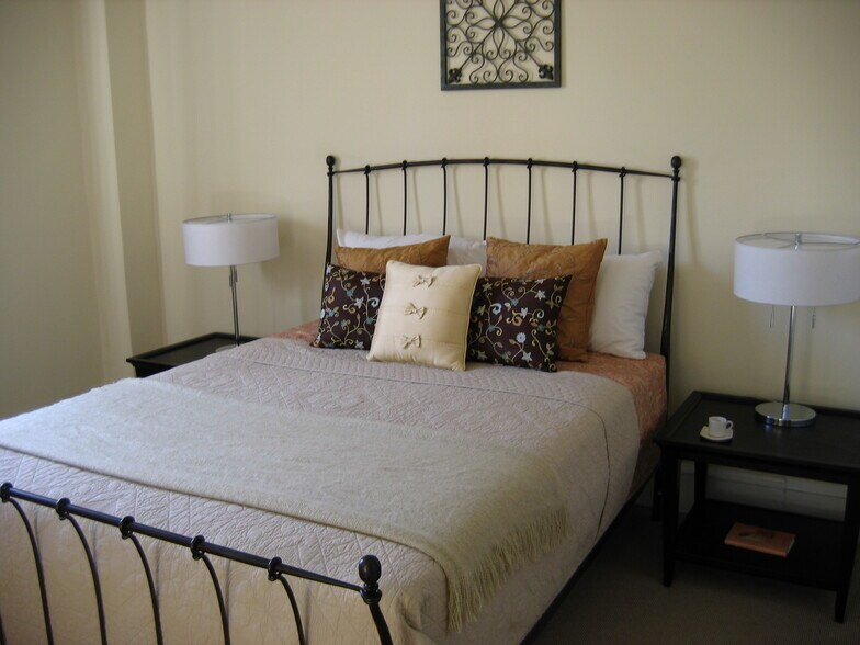 Building Photo - 2201 Chestnut St