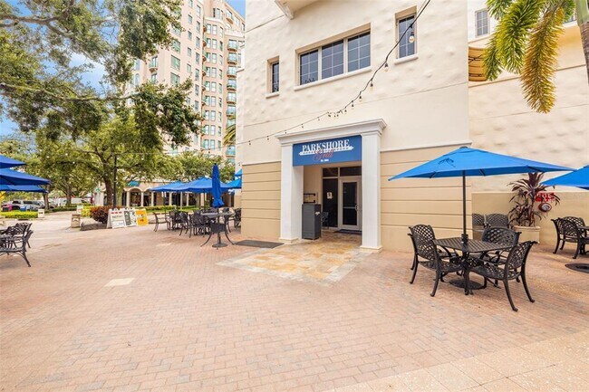 Building Photo - 300 Beach Dr NE