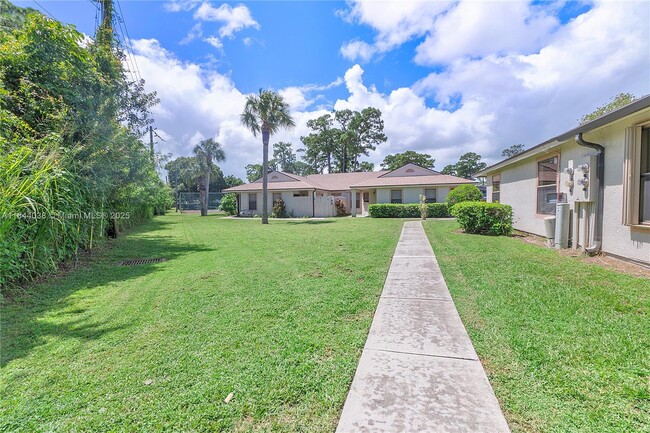 Building Photo - 2828 Stoneway Ln