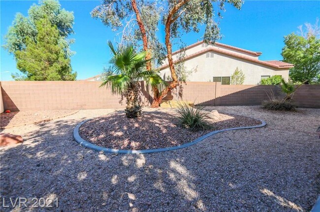 Building Photo - 2521 Stanwood Ave