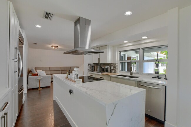 Building Photo - 1167 SW 13th Dr