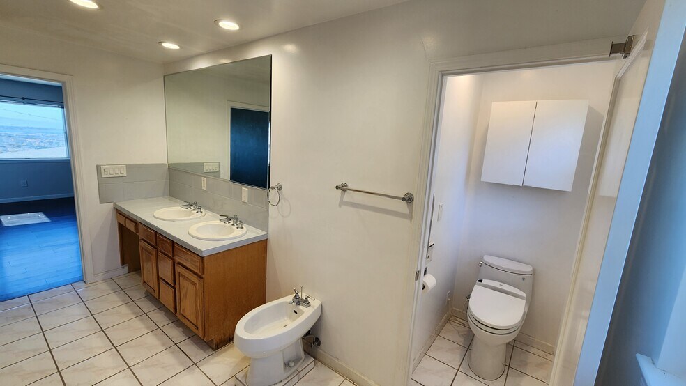 Building Photo - 6558 Simson St