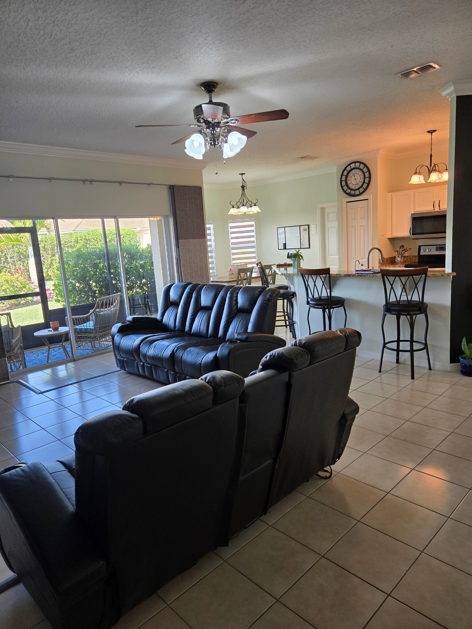 Building Photo - 3572 Valleyview Dr