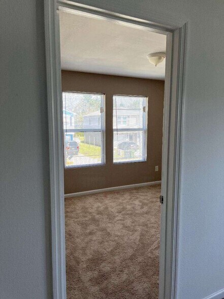 Building Photo - 224 Dormont Dr NE
