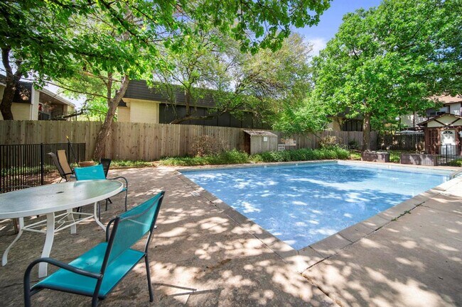 Building Photo - 7409 Shadow Hill Dr