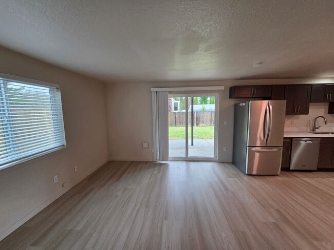 Building Photo - Newly Remodeled Two Bed One Bath Unit in the Heart of Sultan