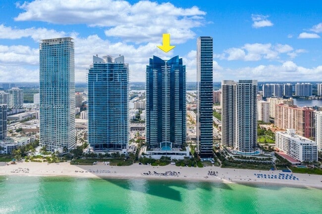 Building Photo - 17121 Collins Ave