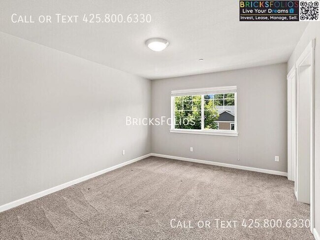 Building Photo - Discover Your Dream Corner Townhome in Olympia