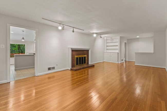 Building Photo - Discover this beautifully updated Colonial...