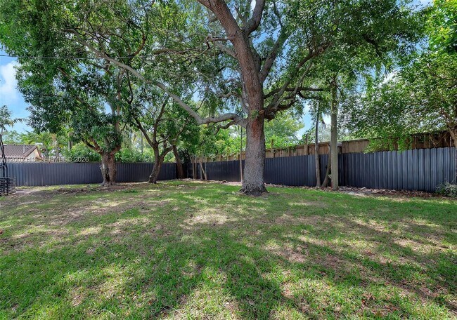 Building Photo - 1852 SW 22nd Terrace