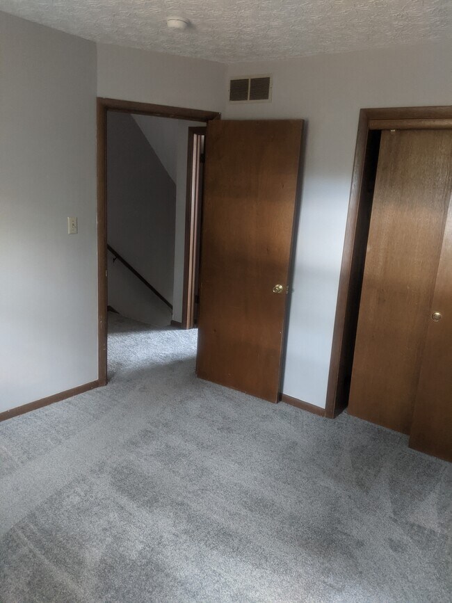 Bedroom 2 - 39 W Lincoln St