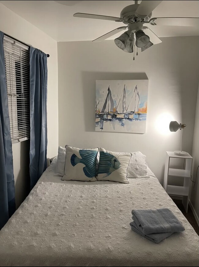 Building Photo - 106 15th Ave S