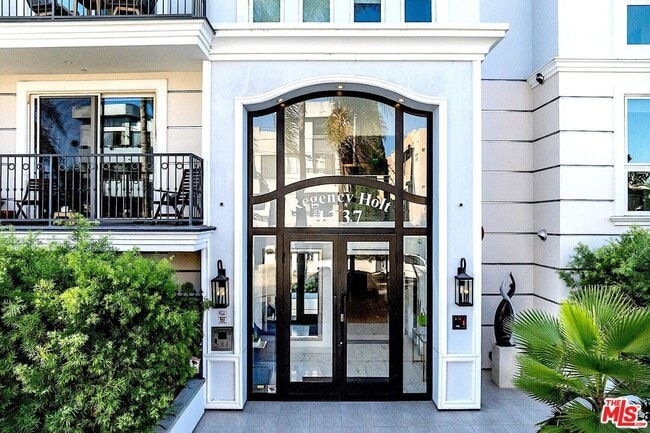 Building Photo - 1237 S Holt Ave