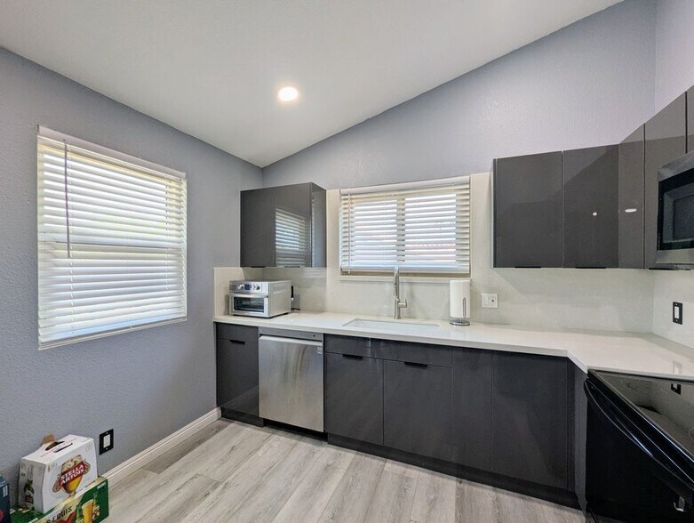 Building Photo - 8914 W Encanto Blvd