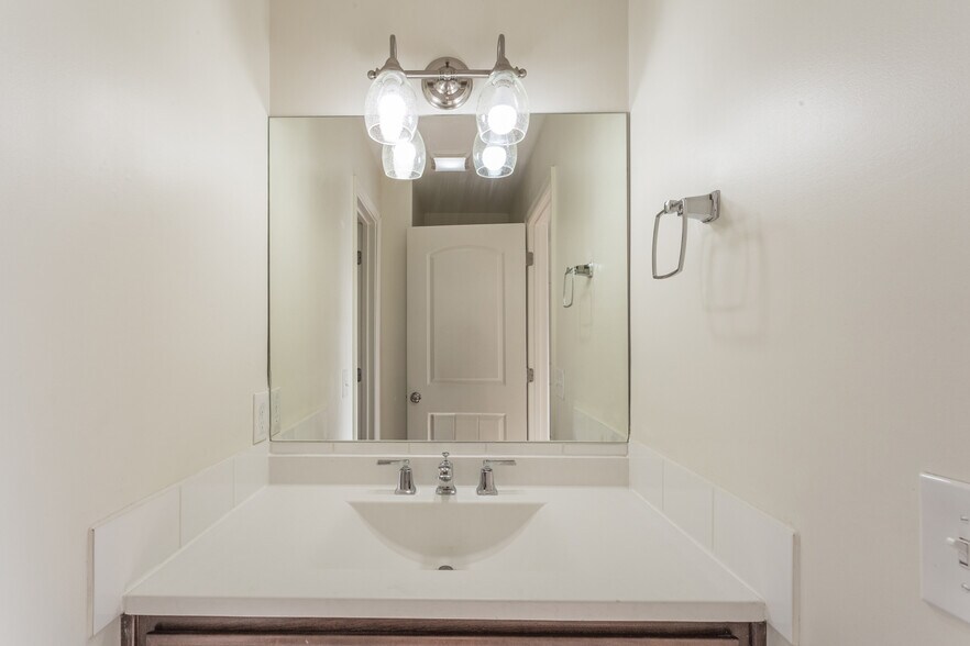 Building Photo - 270 Trunk St NE