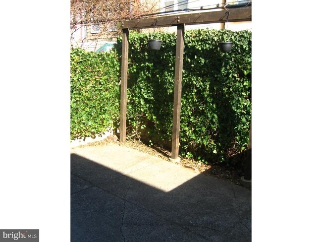 Building Photo - 805 N Beechwood St