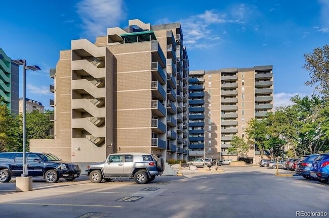 Building Photo - 601 W 11th Ave