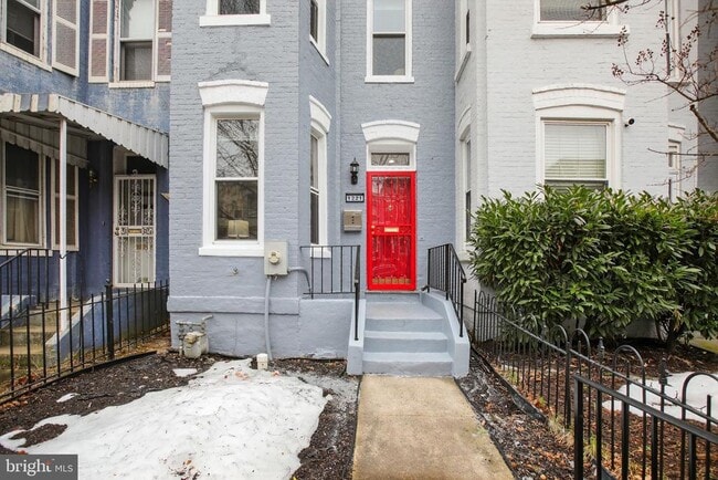 Building Photo - 1221 I St NE