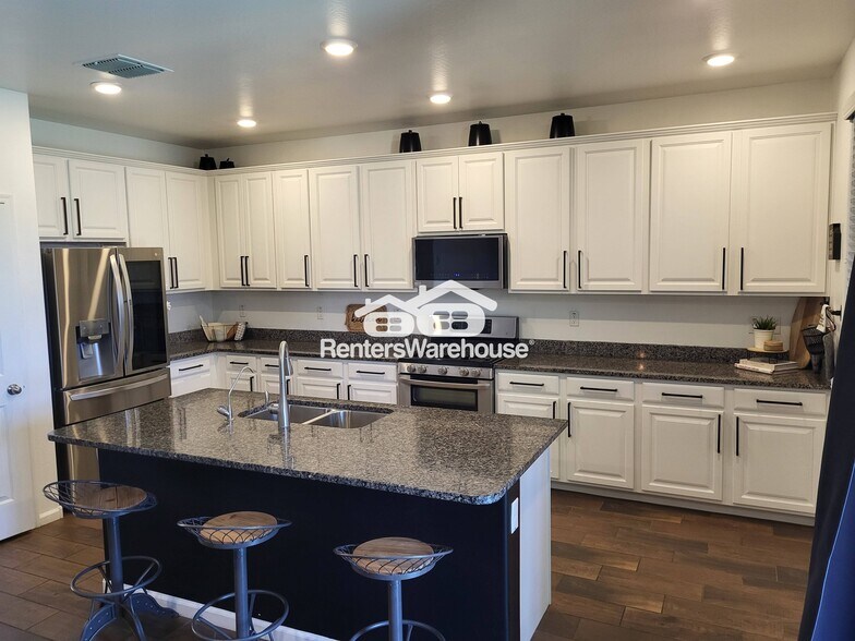 Building Photo - 1713 W Cottonwood Ln