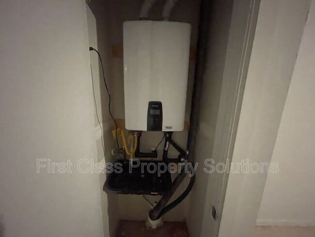 Building Photo - 19917 Forsythe Dr