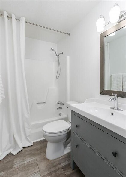 Building Photo - 5090 Heather Rd SE