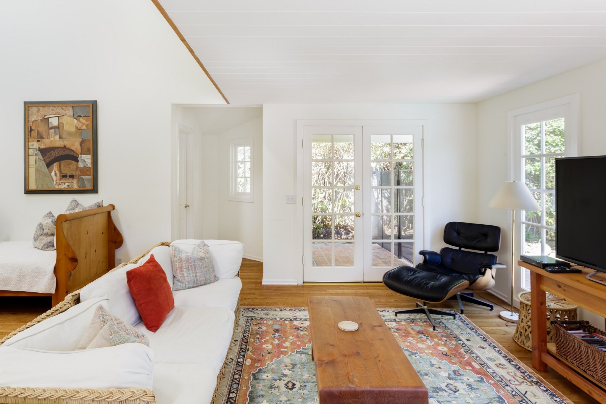 Studio - 5108 Strohm Ave