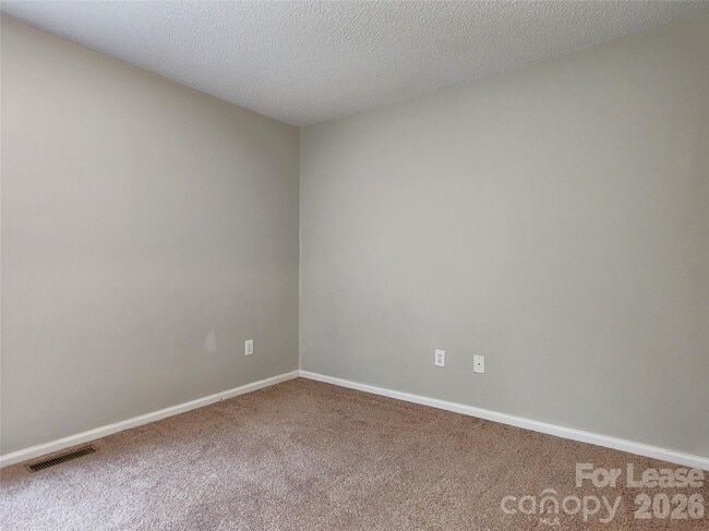 Building Photo - 268 Southcircle Dr NW