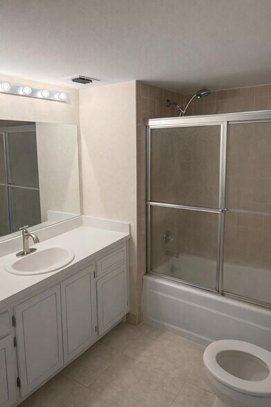 Building Photo - 3300 W Rolling Hills Cir