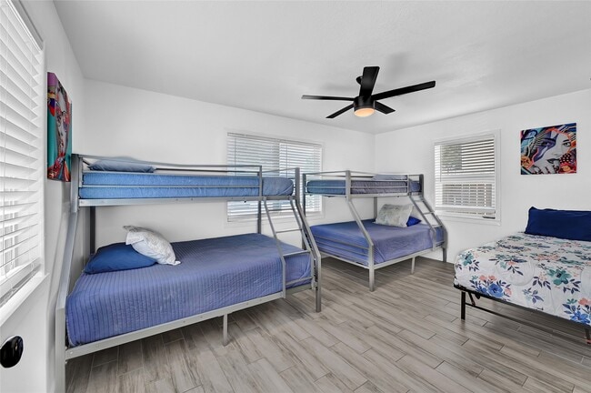 Building Photo - 8010 Ocean Dr