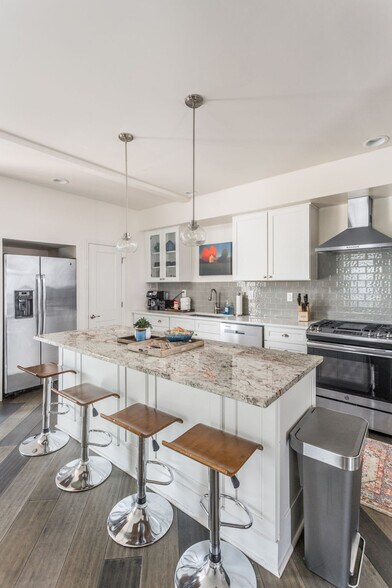 Building Photo - 373 E Morris St