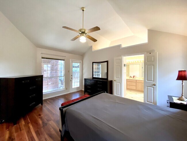 Building Photo - 13706 Morningbluff Dr