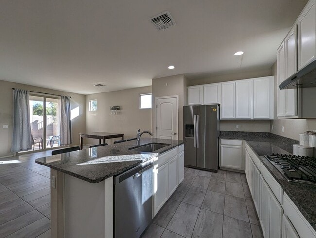 Building Photo - 1253 N 166th Ave