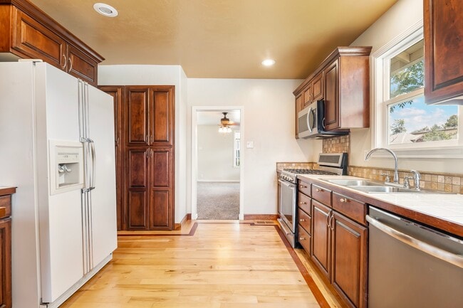 Primary Photo - 2903 W Madison Ave