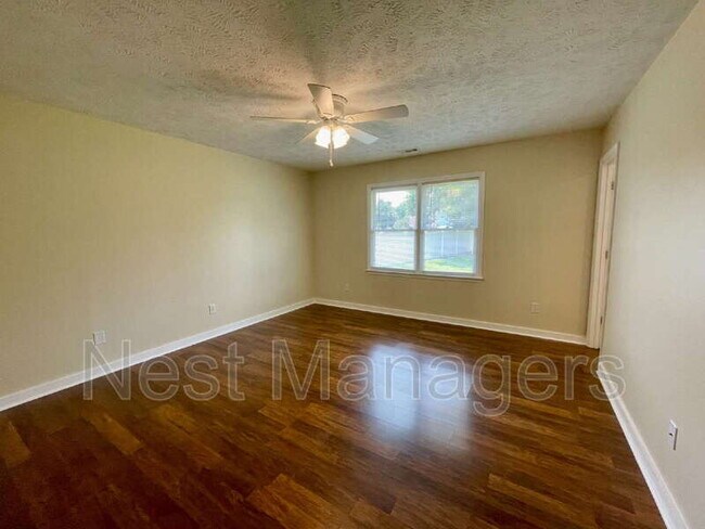 Building Photo - 172 Finch Rd