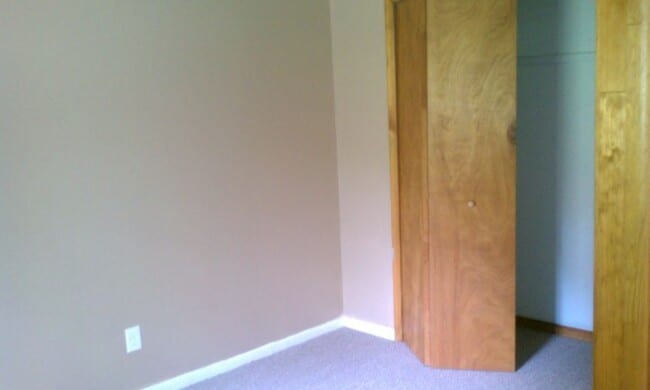 Building Photo - Picturesque cottage in vacation like setting! Stunning views of Tipsoco lake