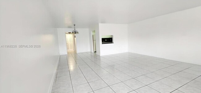 Building Photo - 1885 NE 121st St