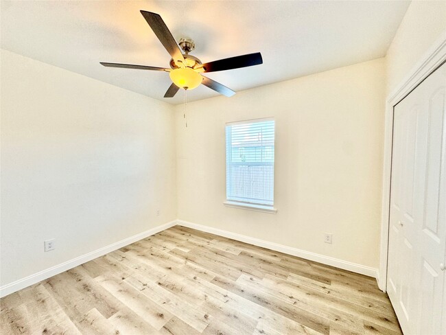 Building Photo - 5127 Avenue L