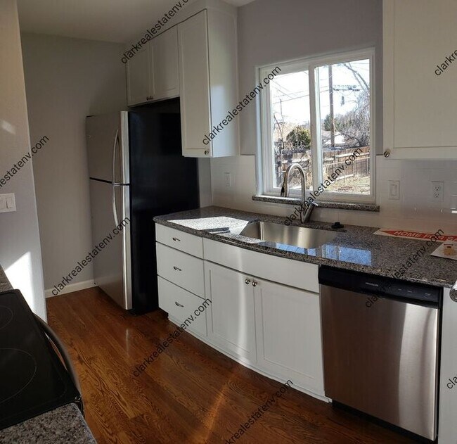 Building Photo - Old Southwest Reno home 3 Bed 2 Bath 1 car...