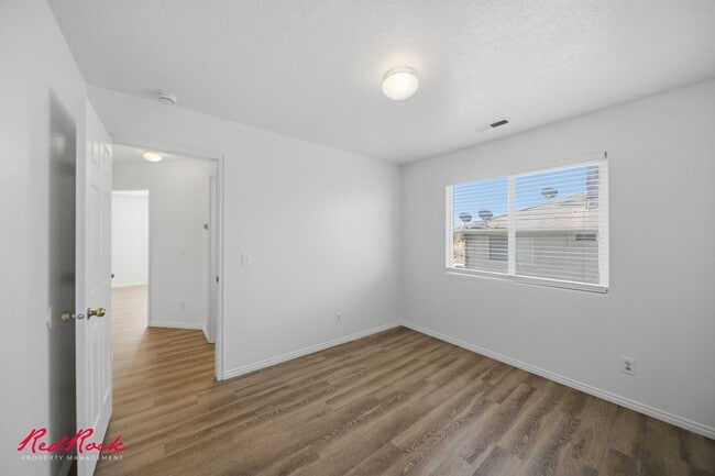 Building Photo - Newly Updated and Move-In Ready 3 bedroom 2 bathroom Home