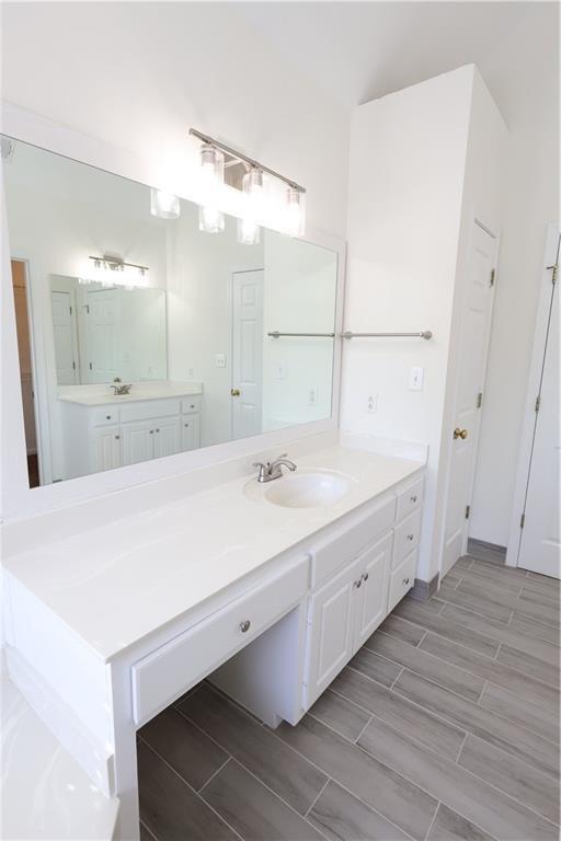 Building Photo - 1056 Oak Hollow Ct