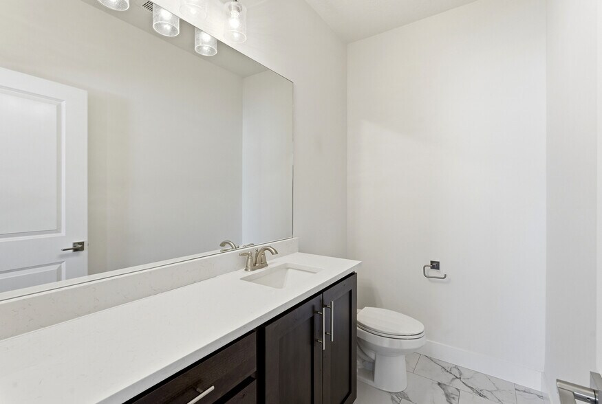 Building Photo - 3342 Santa Fe Rd