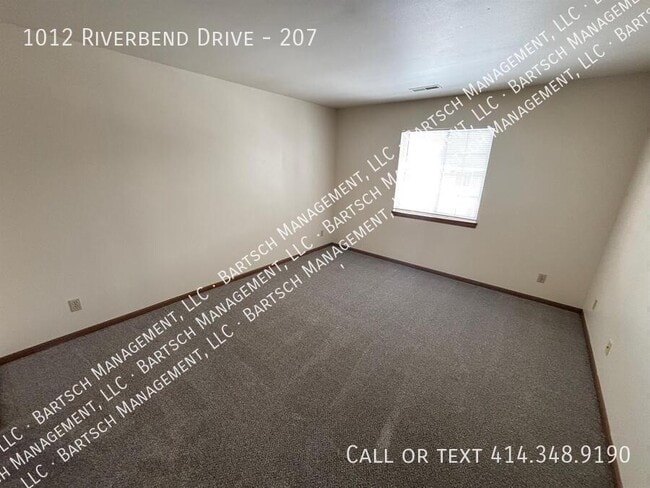 Building Photo - 1012 Riverbend Dr