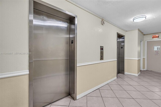 Building Photo - 200 S Birch Rd