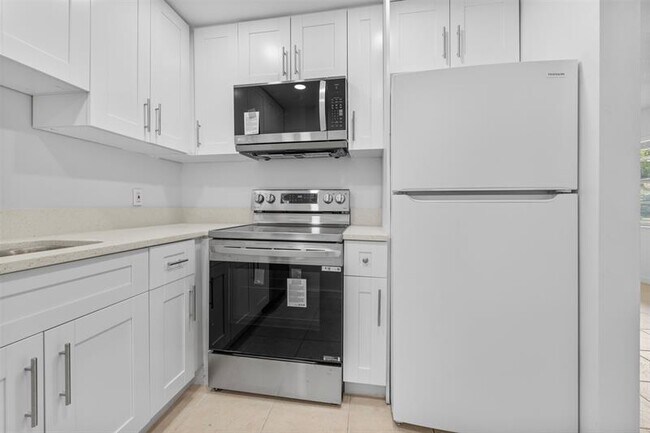 Building Photo - 4165 SW 67th Ave
