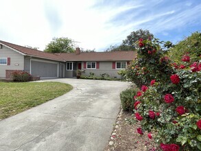 Building Photo - 3538 Parkland Ave