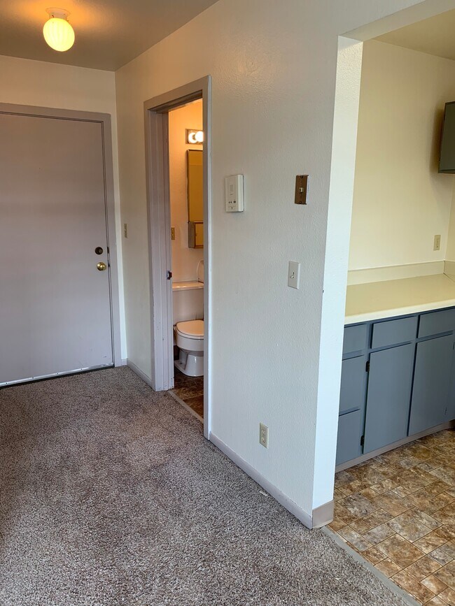 Building Photo - 415 D St