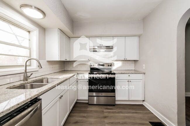 Building Photo - 4715 NE 45th Terrace