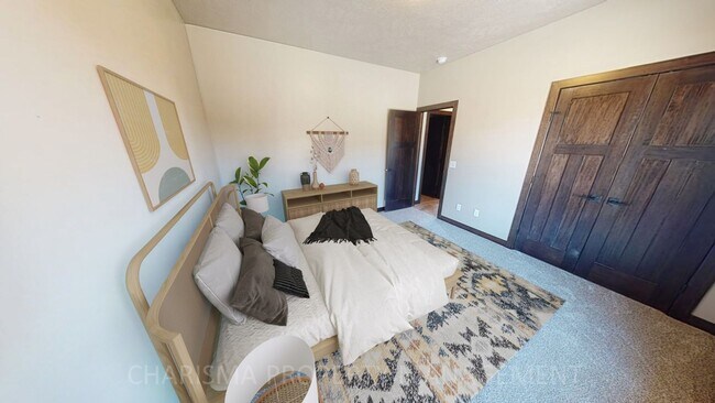 Building Photo - WALK IN AND AMENITY FILLED THREE BEDROOM TOWNHOME!