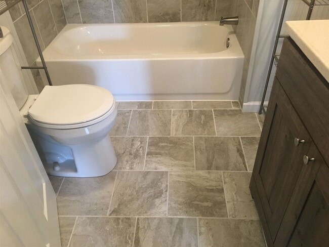 Building Photo - 313 17th St