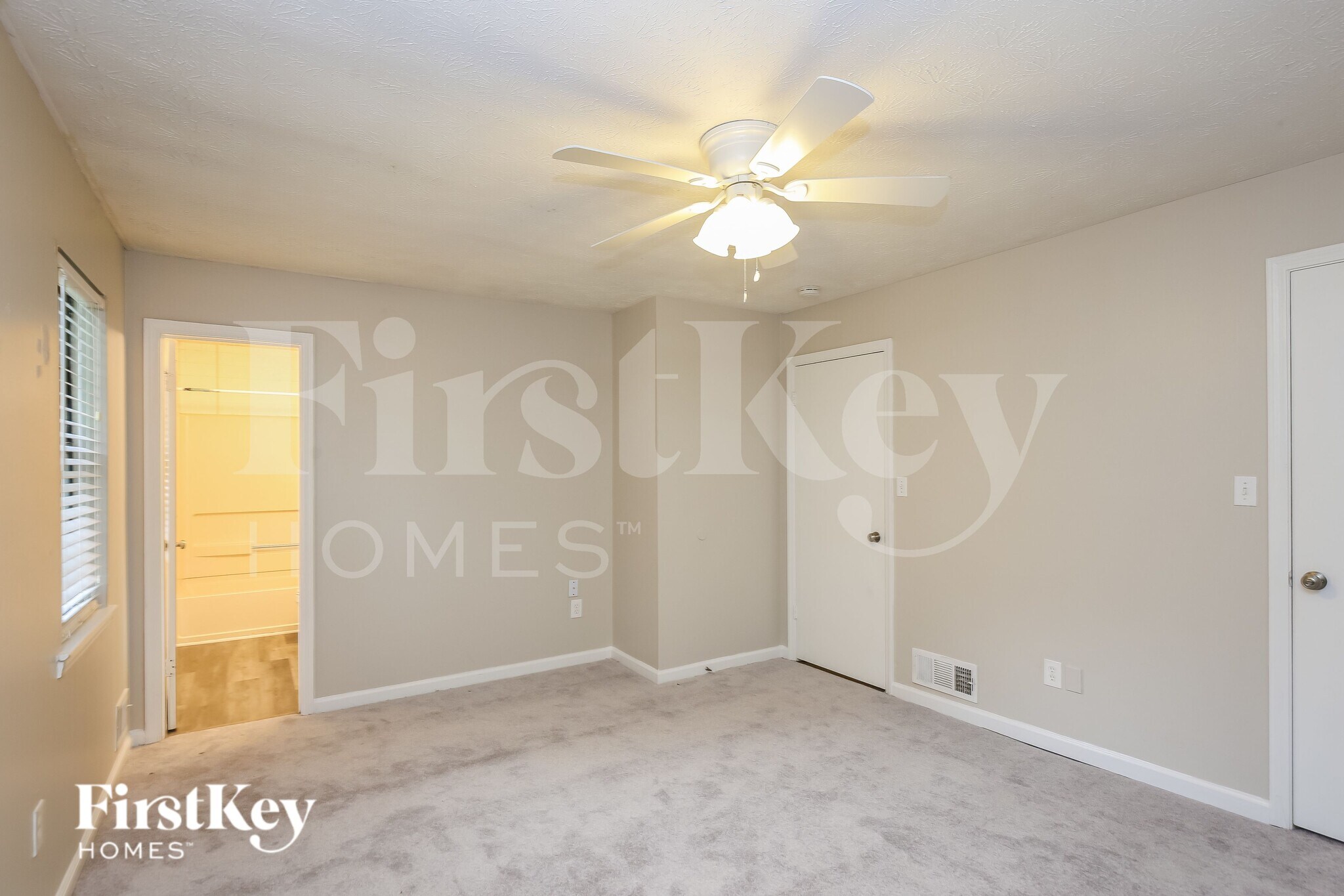 Building Photo - 3800 Charlotte Dr